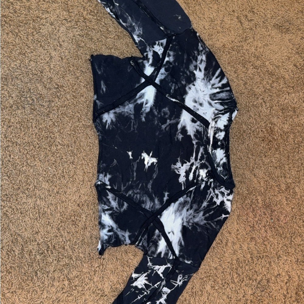 Black and White Tie-Dye Long Sleeve Crop Top